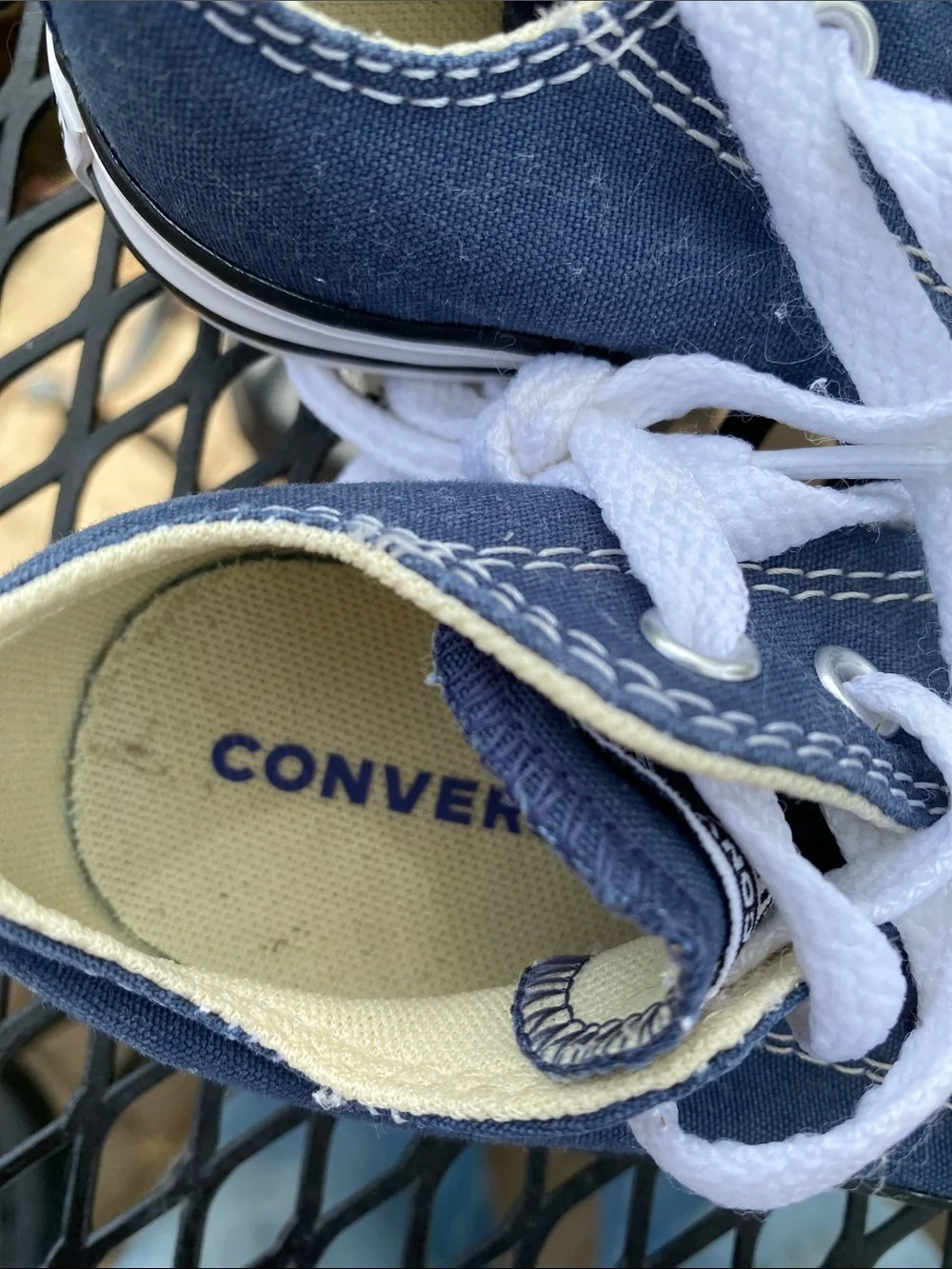Preowned Converse toddler boy  Navy Blue Canvas Low-Top Sneakers 7 excellent